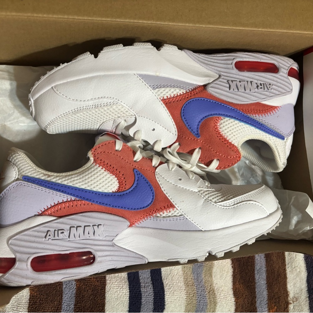 Women’s Nike Air Max in near perfect condition